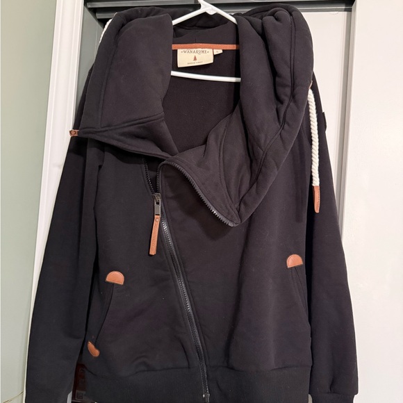 Wanakome Black Hoodie - Picture 6 of 6